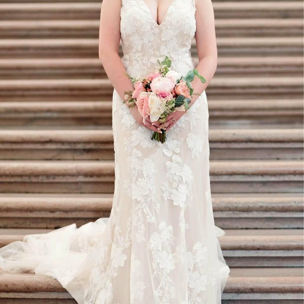 David's Bridal Cream Lace Wedding Dress